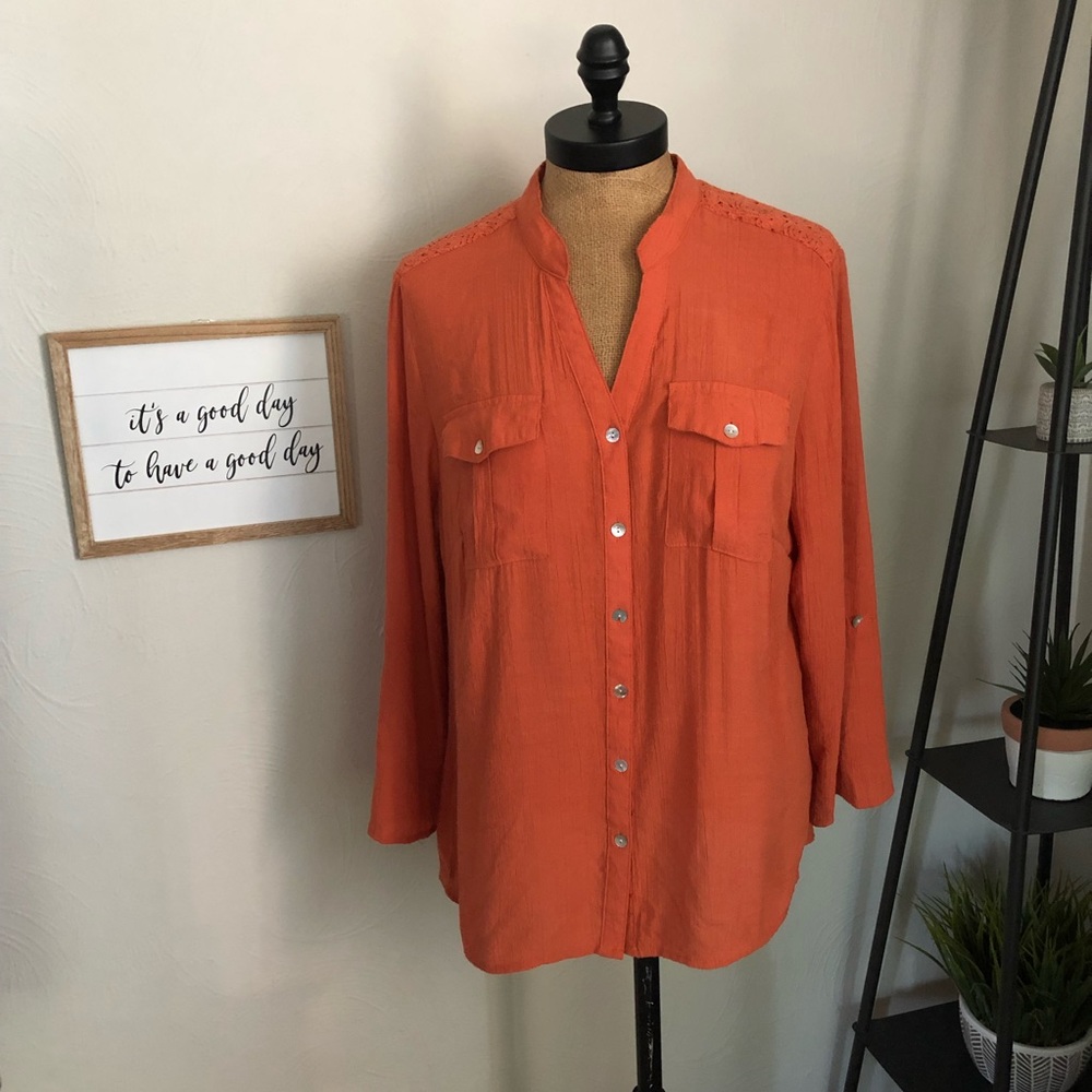 Notations boho 3/4 roll-tab coral button down top